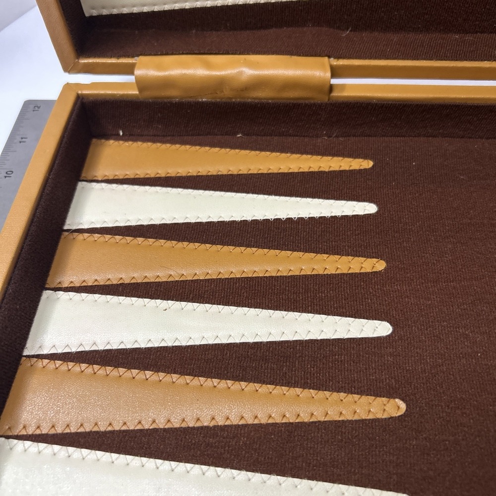 BACKGAMMON VTG GAME W/TAN LEATHER CASE - - Picture 10 of 11
